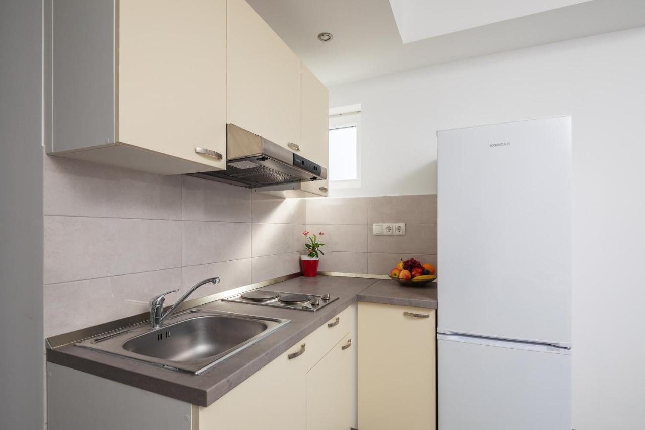 Apartments Ivan Omis Exterior photo