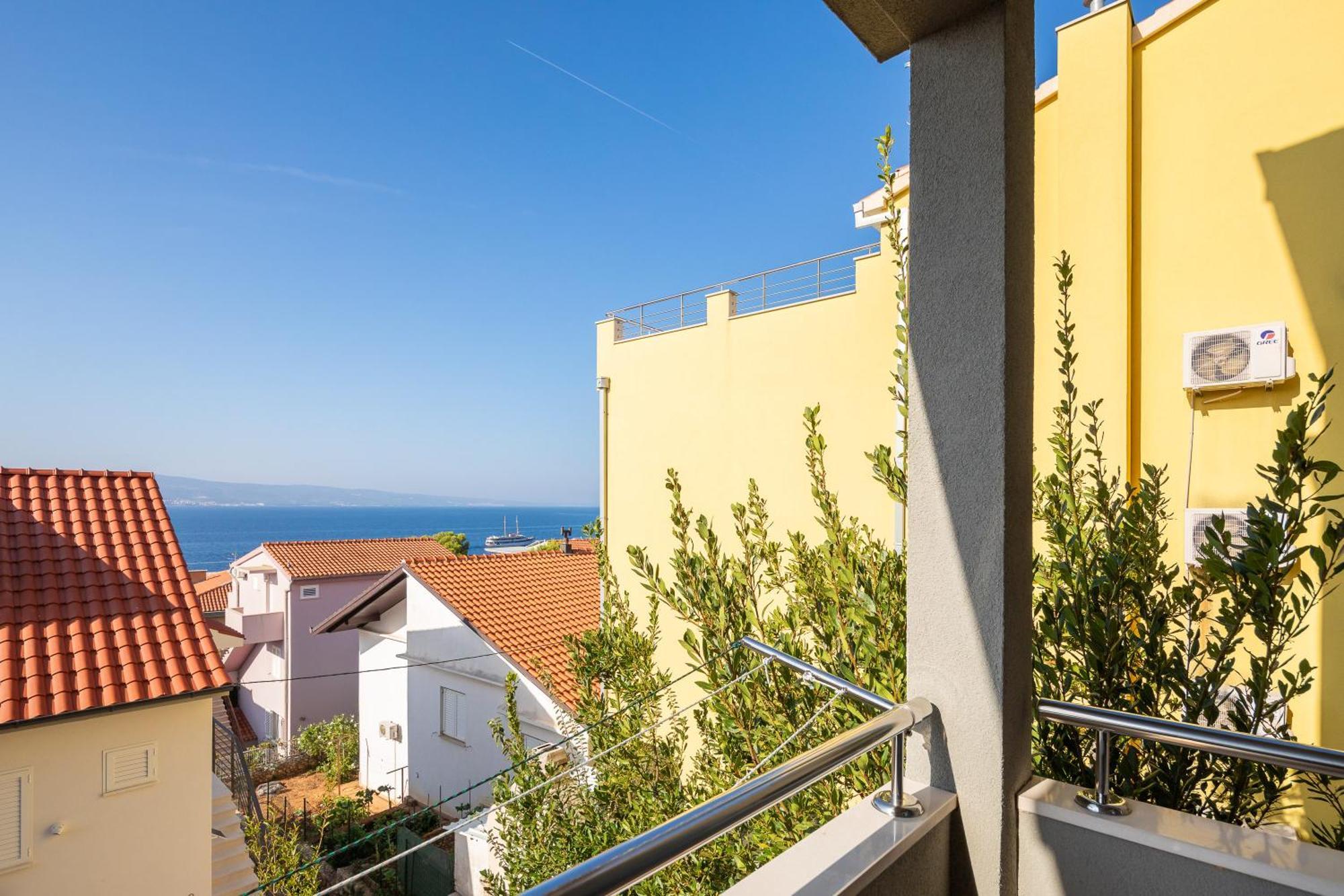 Apartments Ivan Omis Exterior photo