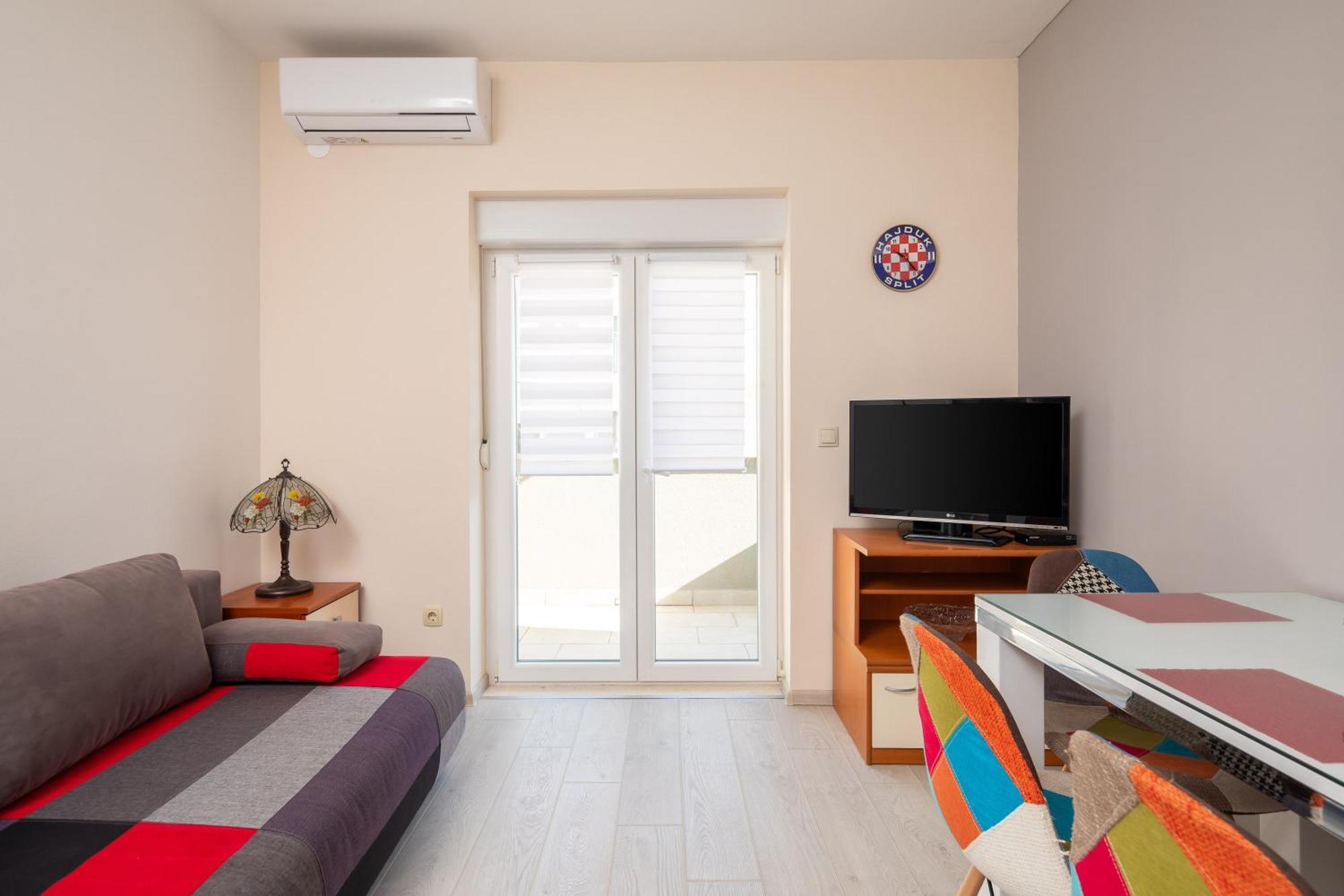 Apartments Ivan Omis Exterior photo