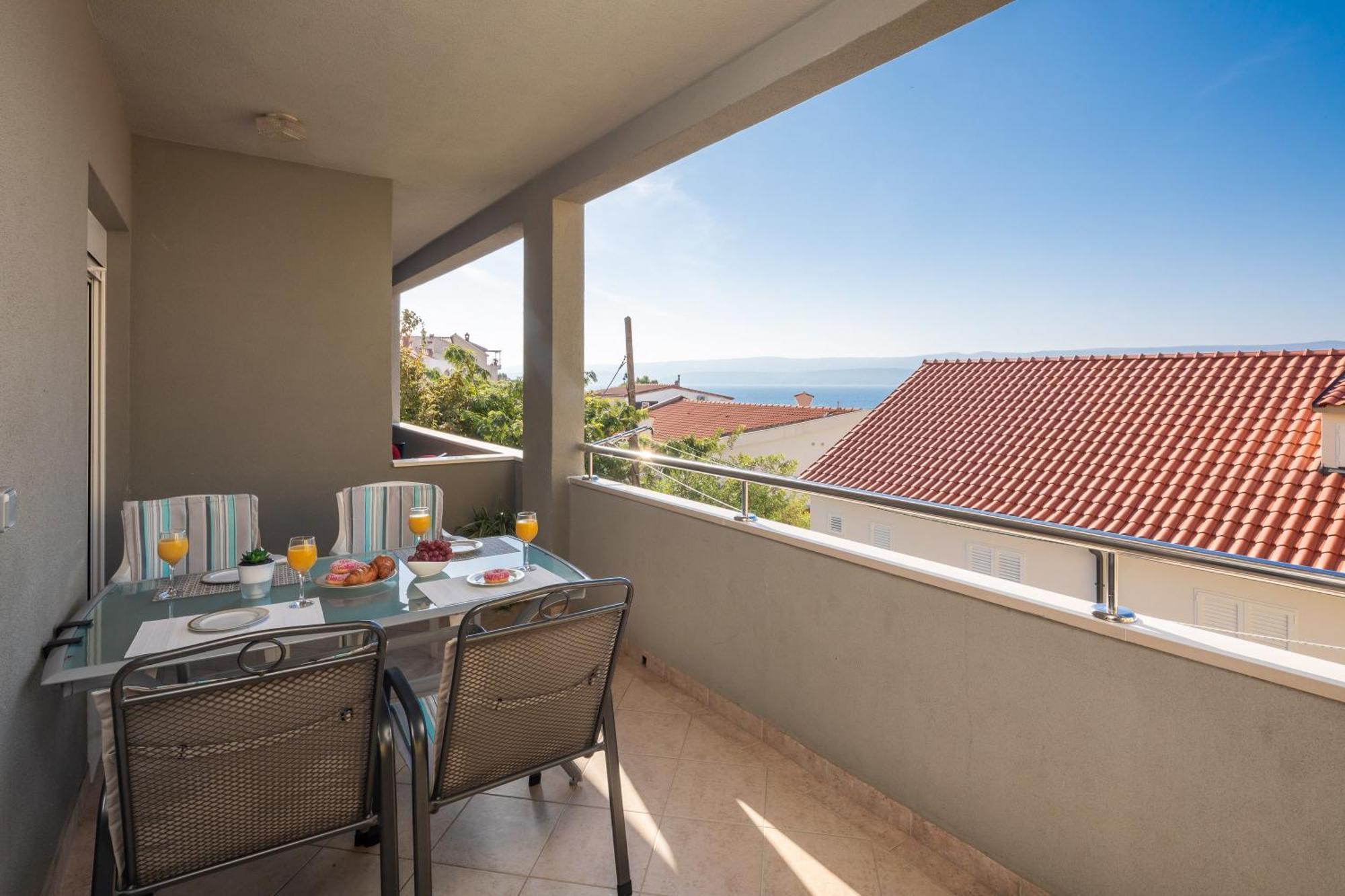 Apartments Ivan Omis Exterior photo