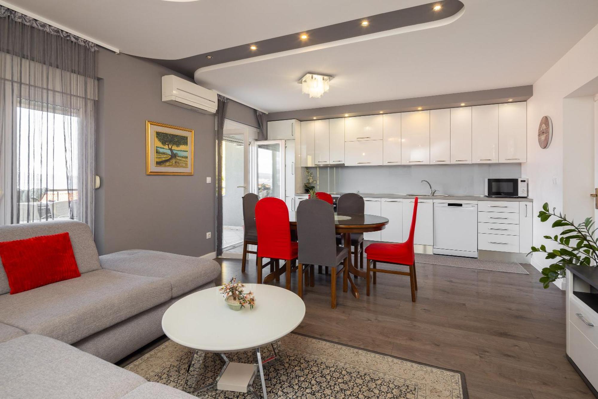Apartments Ivan Omis Exterior photo